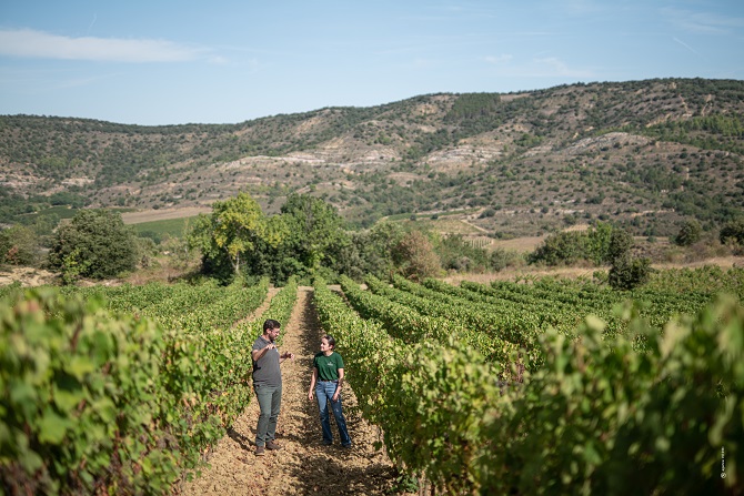 Jeanne-Delaunay-in-vineyards2